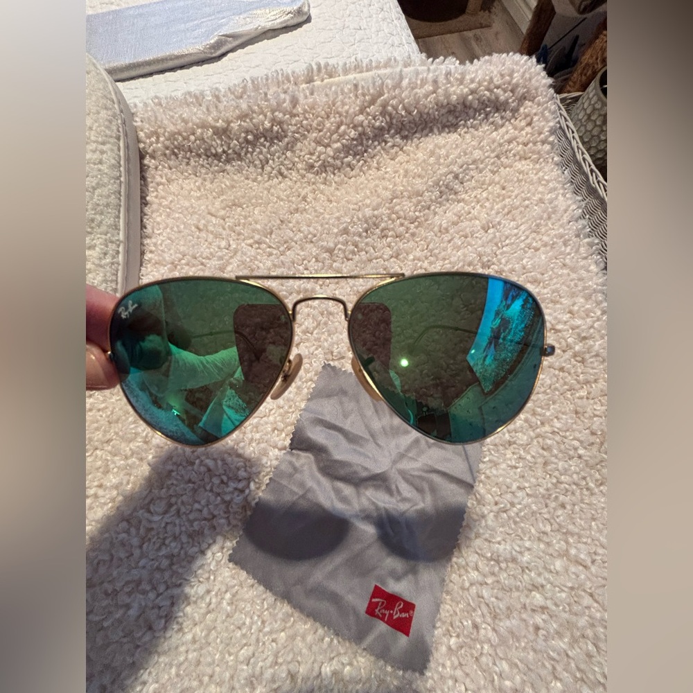 Ray-Ban Aviator Sunglasses - Picture 2 of 9